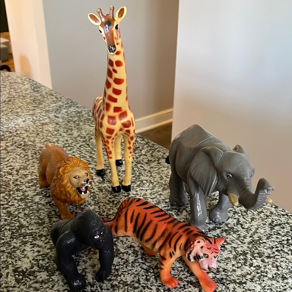 On HOLD: Learning Resources Safari Animal Set - Picture 1 of 2